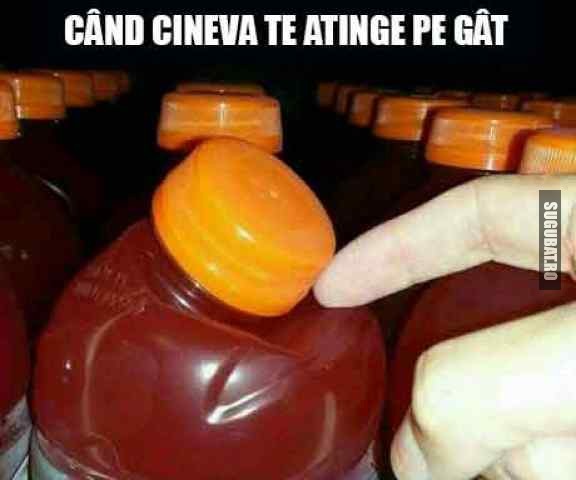 Cand cineva te atinge pe gat